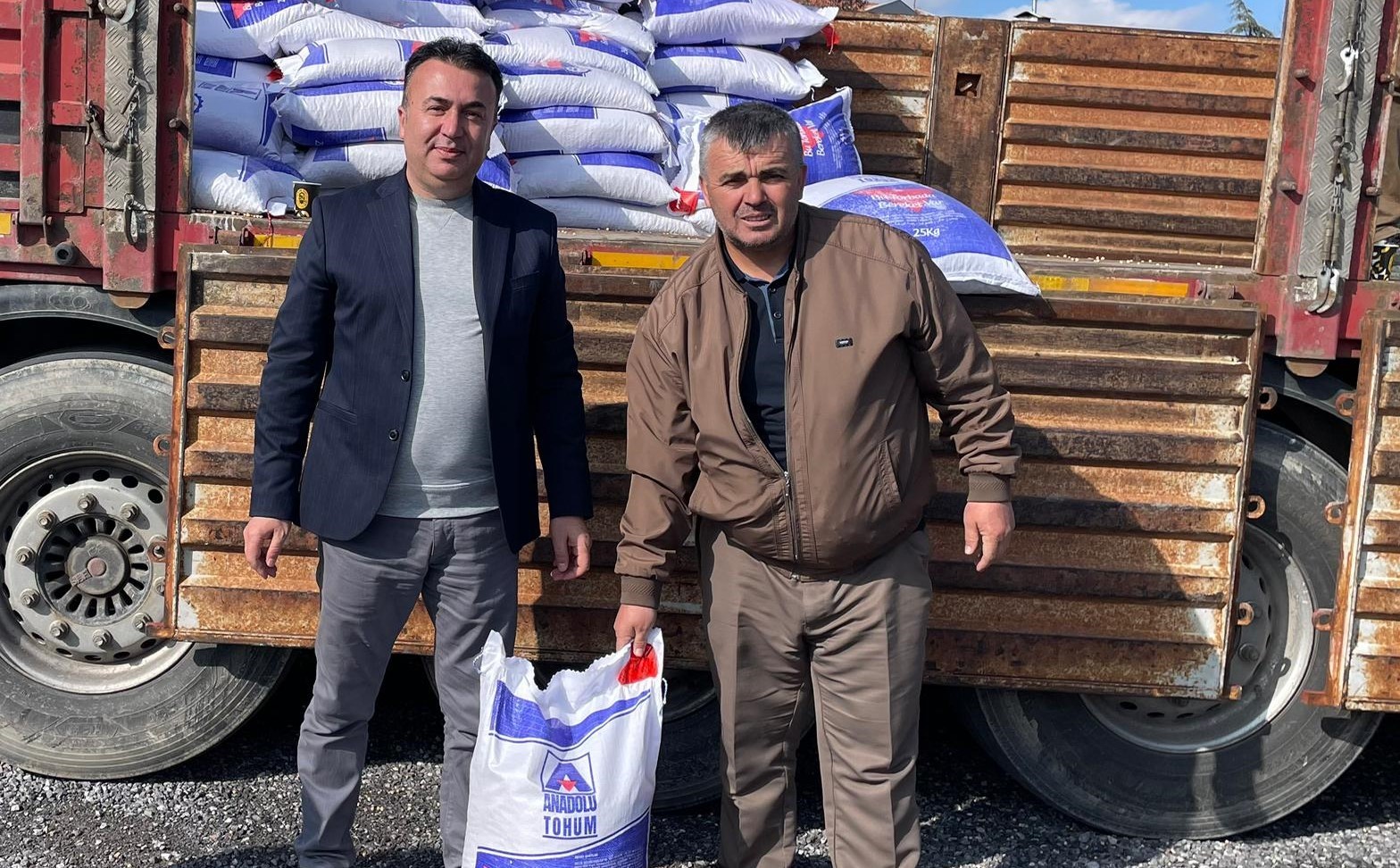 Beyşehir&rsquo;de &ccedil;ift&ccedil;ilere nohut tohumu dağıtıldı
