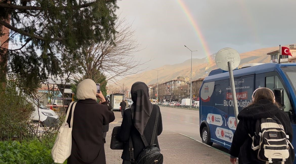 Bursa’da gökkuşağı mest etti