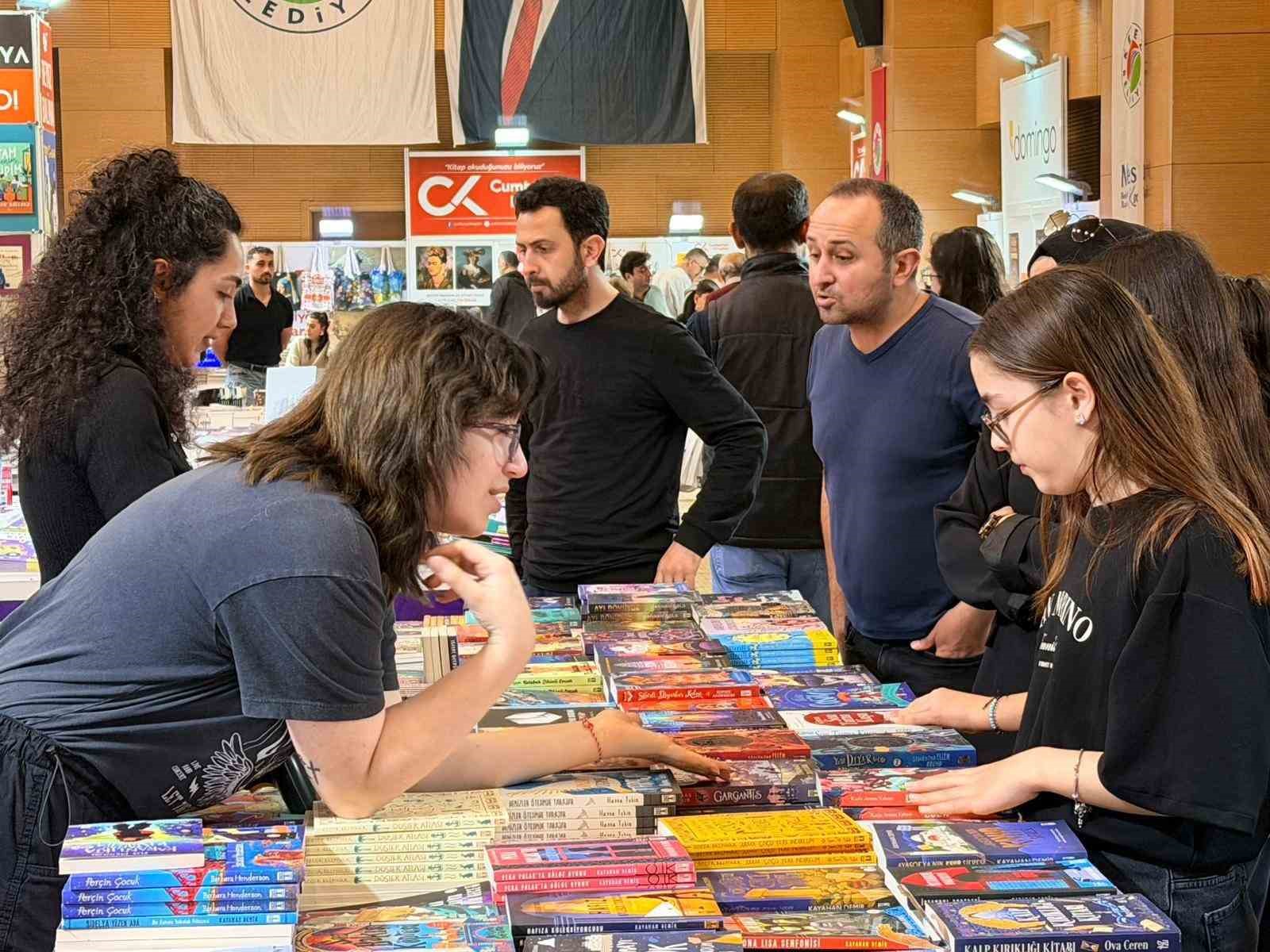 Kepez Kitap Fuarı kapılarını a&ccedil;tı: Edebiyat dolu 10 g&uuml;n başladı
