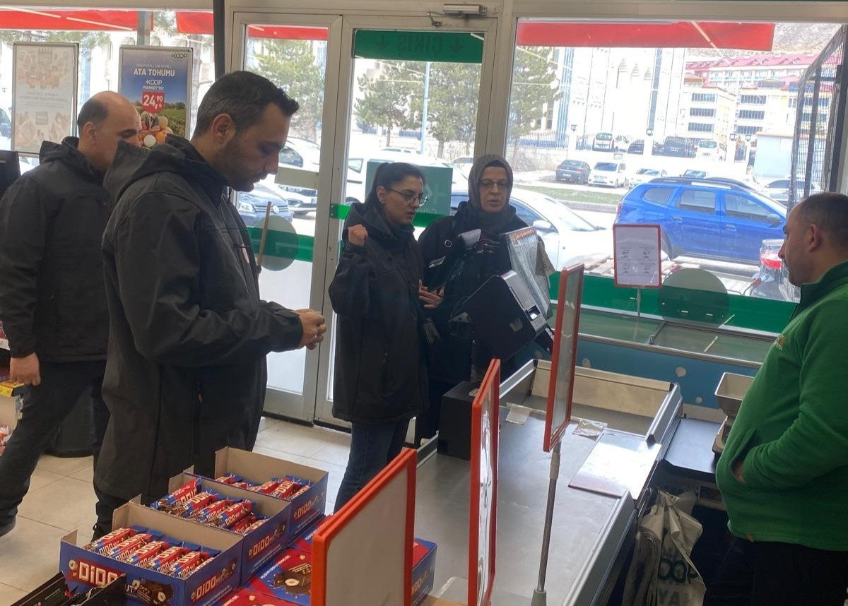 Bayburt’taki marketlerde sıfır atık ve poşet denetimi yapıldı