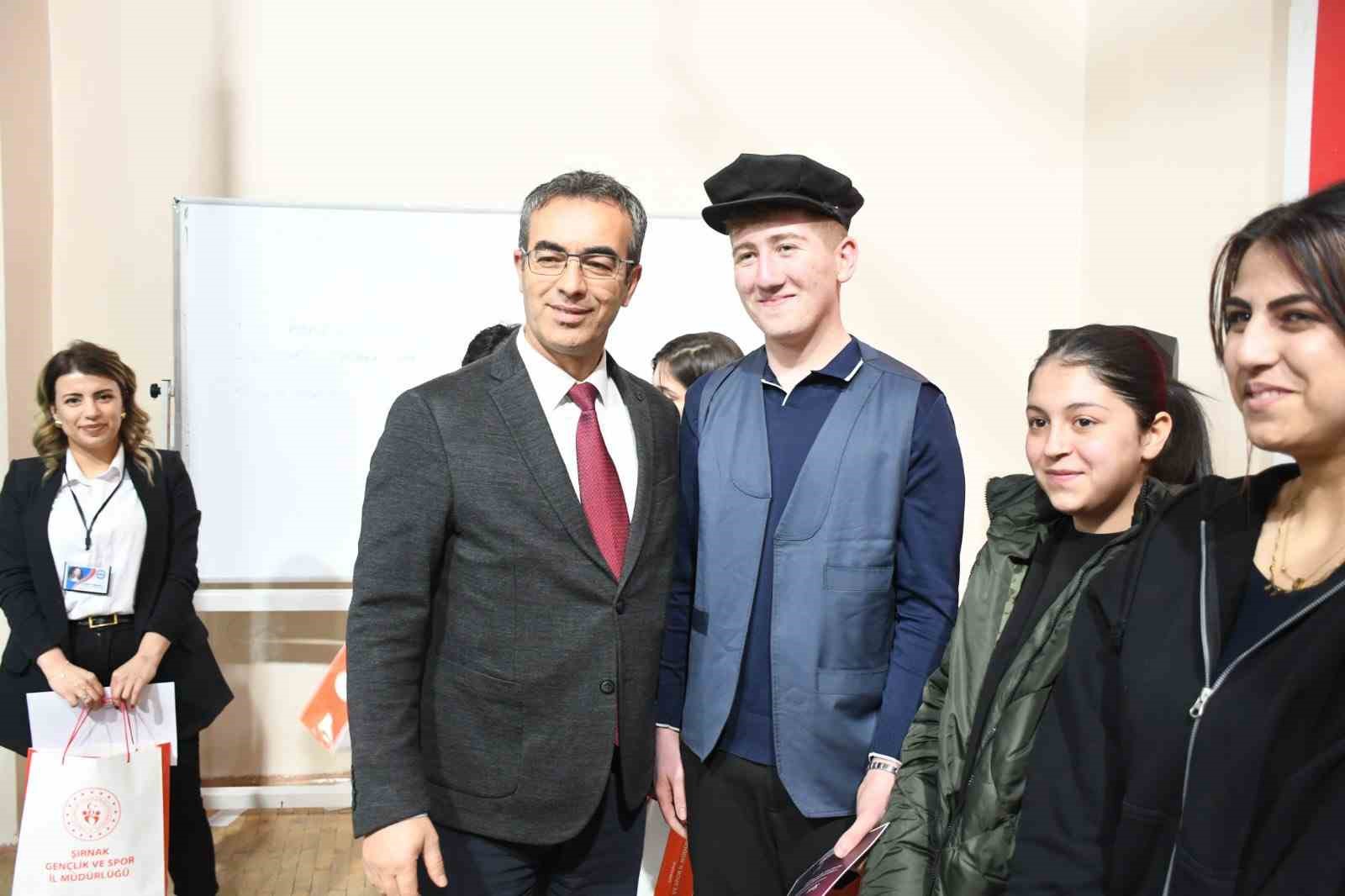 Şırnak&rsquo;ta gen&ccedil; yetenekler tiyatro il finalinde sahne aldı
