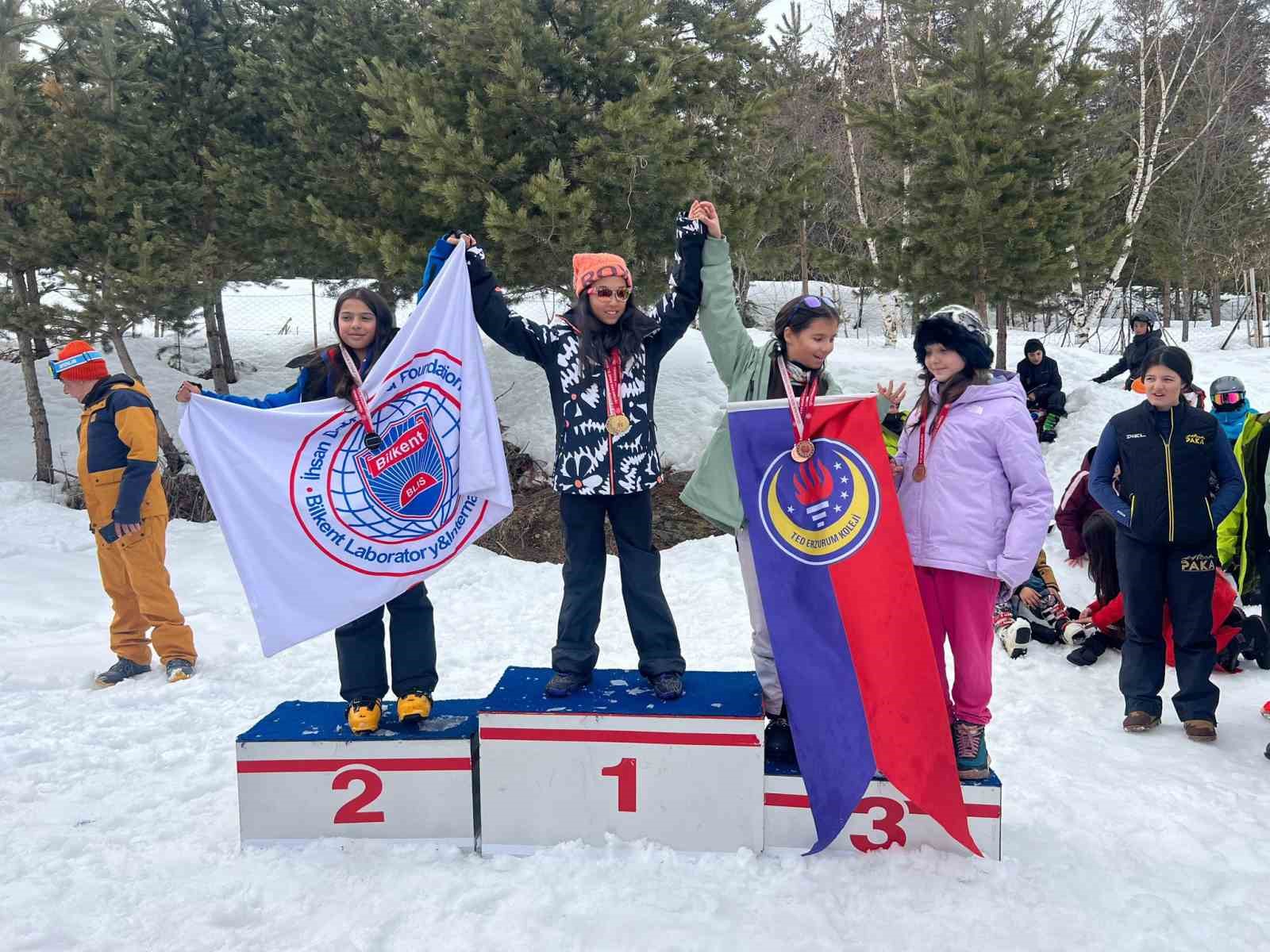 Okul Sporları Snowboard Türkiye Birinciliği’nde kürsüye Kayseri ambargosu