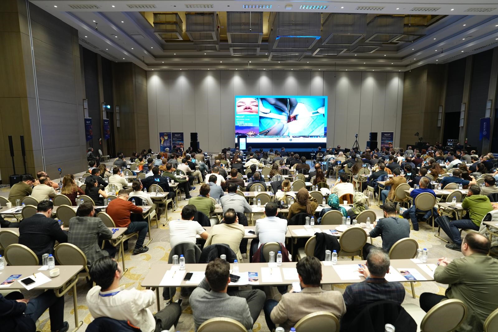 Nosecraft&rsquo;da eğitim ve canlı cerrahi bir arada
