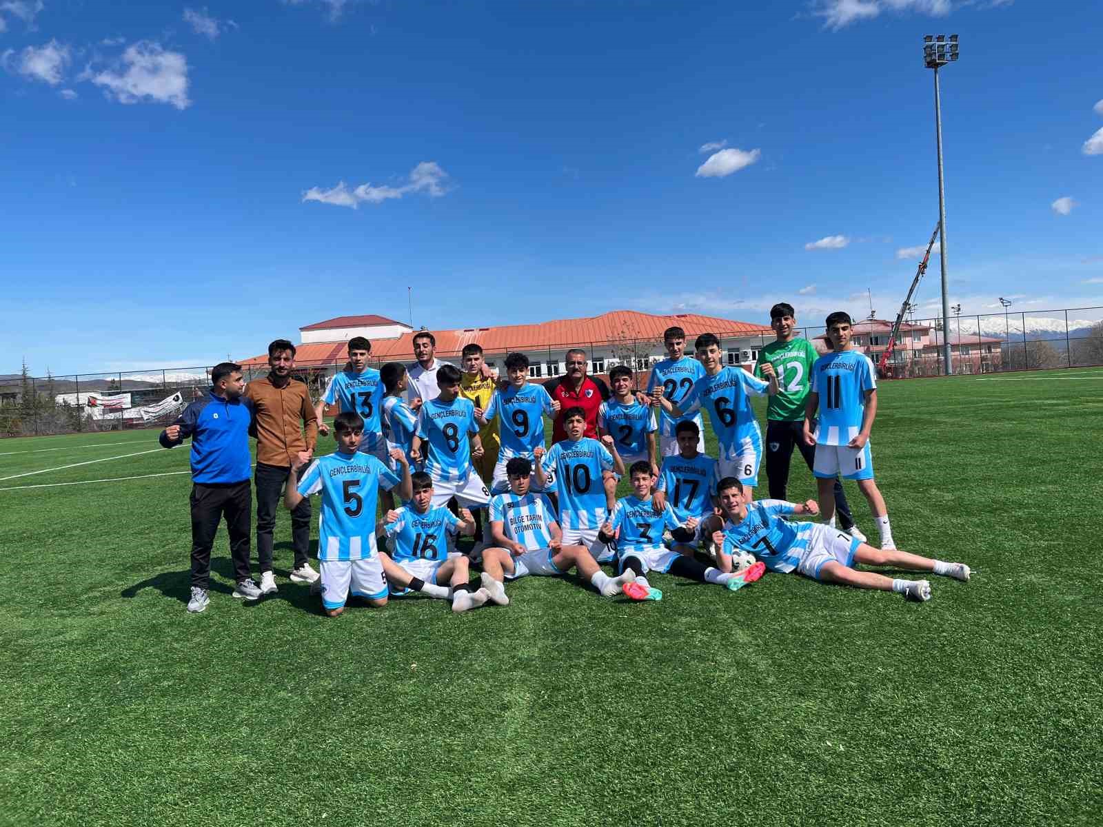 Muş Gençlerbirliği U-16’da bölge şampiyonu oldu