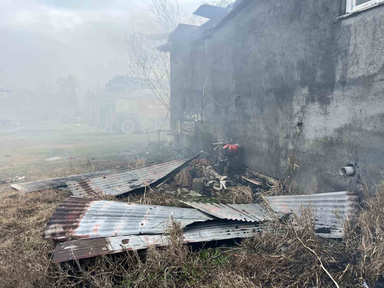 Iğdır&rsquo;da &ccedil;ıkan yangında ev k&uuml;le d&ouml;nd&uuml;
