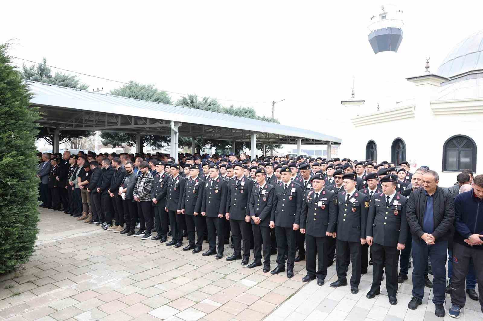 Kalp krizi geçiren uzman çavuş toprağa verildi