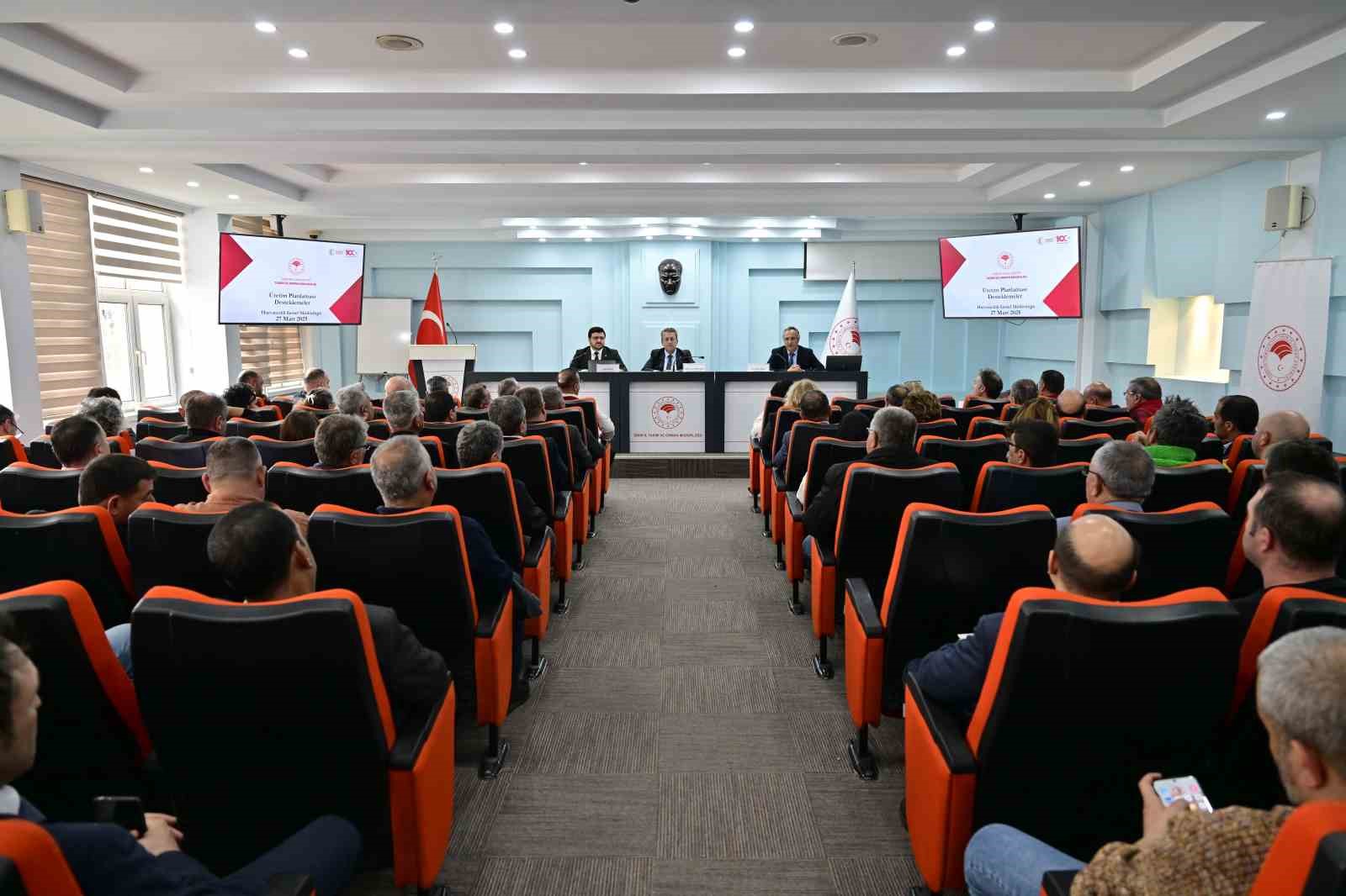 Hayvancılık sekt&ouml;r değerlendirme toplantısı İzmir&rsquo;de ger&ccedil;ekleştirildi.
