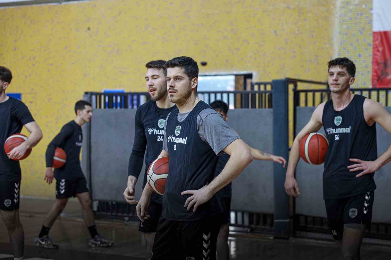 B&uuml;y&uuml;kşehir Basketbol Play-off rakibini bekliyor
