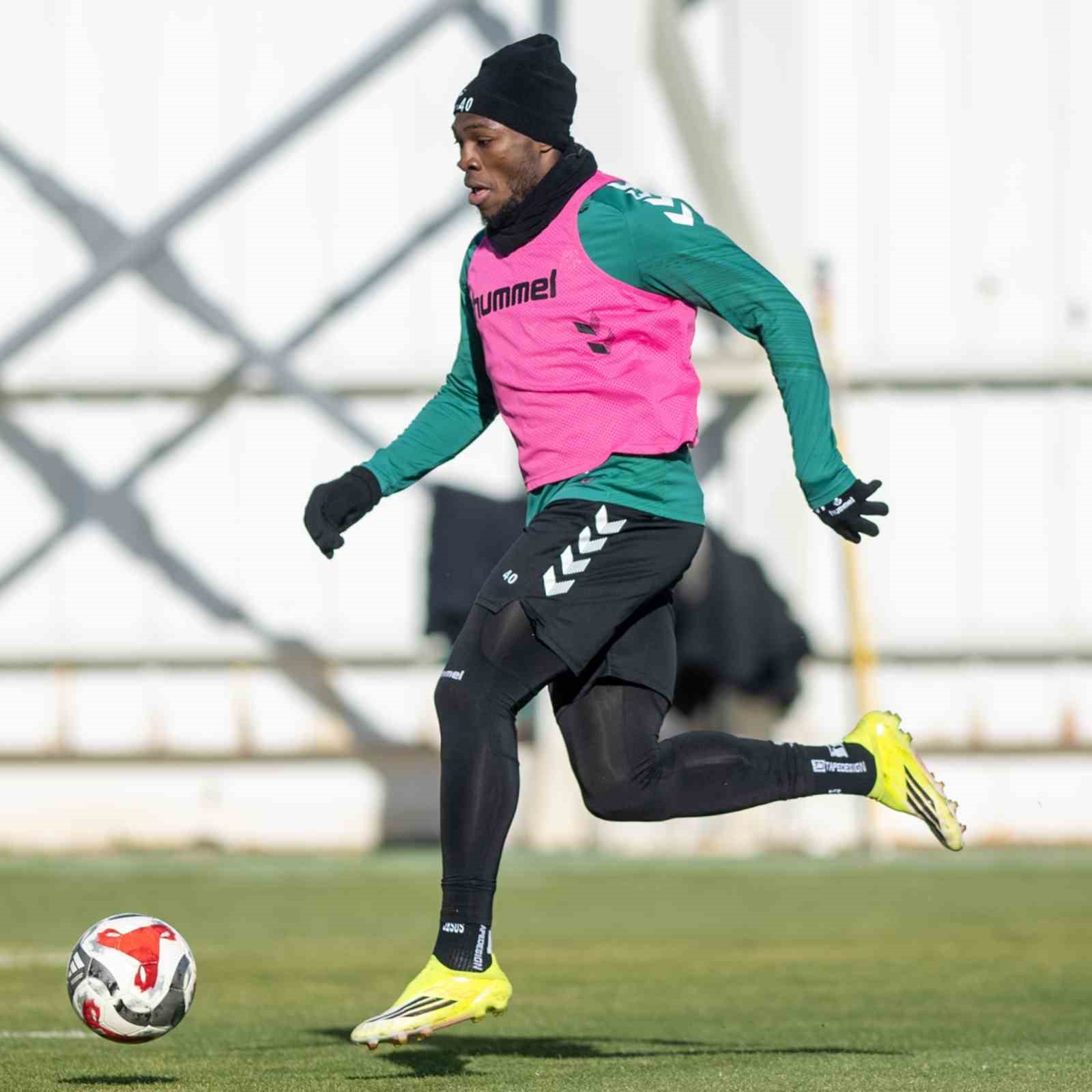 Jackson Muleka: "Yüzde yüzümüzü vereceğiz ve terimizin son damlasına kadar savaşmaya devam edeceğiz"