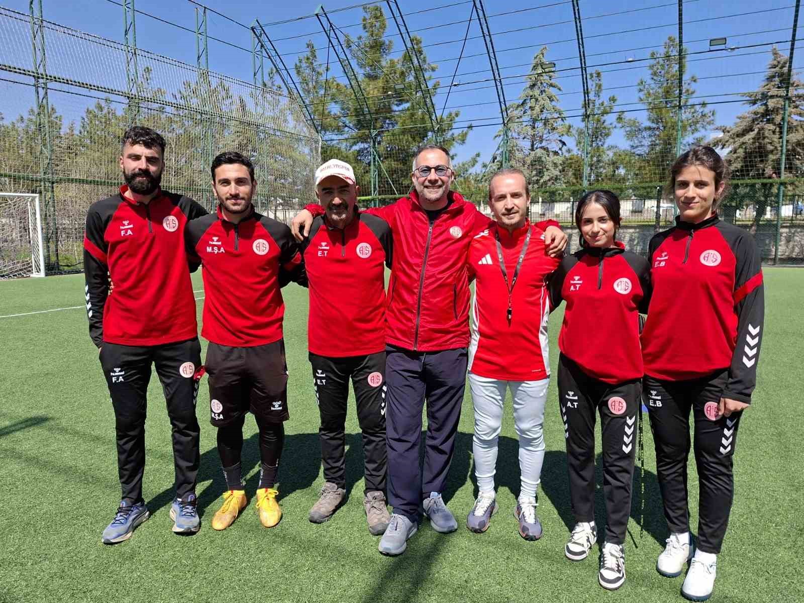 Antalyaspor Diyarbakır Futbol Akademisinden &ccedil;ocuklara sağlık at&ouml;lyesi
