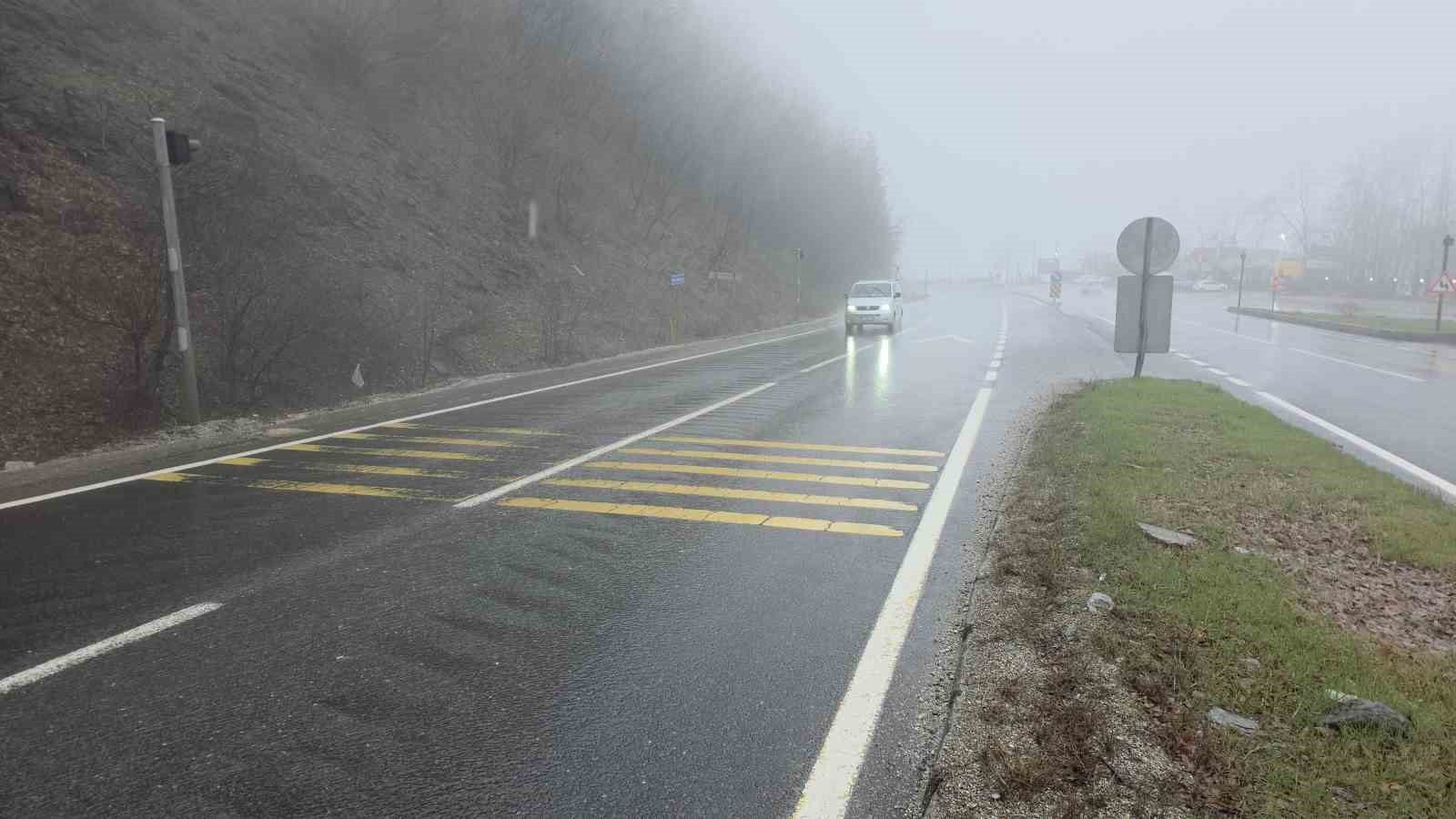 Yoğun sis Bolu Dağı&rsquo;nı kapladı
