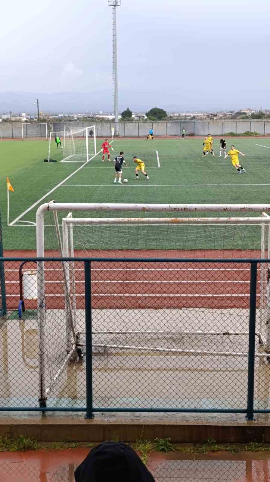 Alaşehir Belediyespor evinde yıkıldı