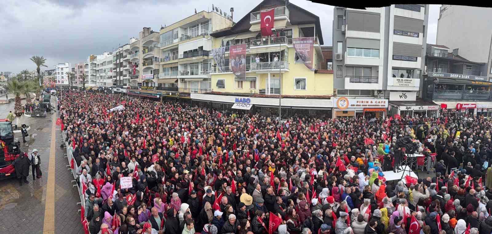 CHP Genel Başkanı &Ouml;zel Kuşadası&rsquo;nda
