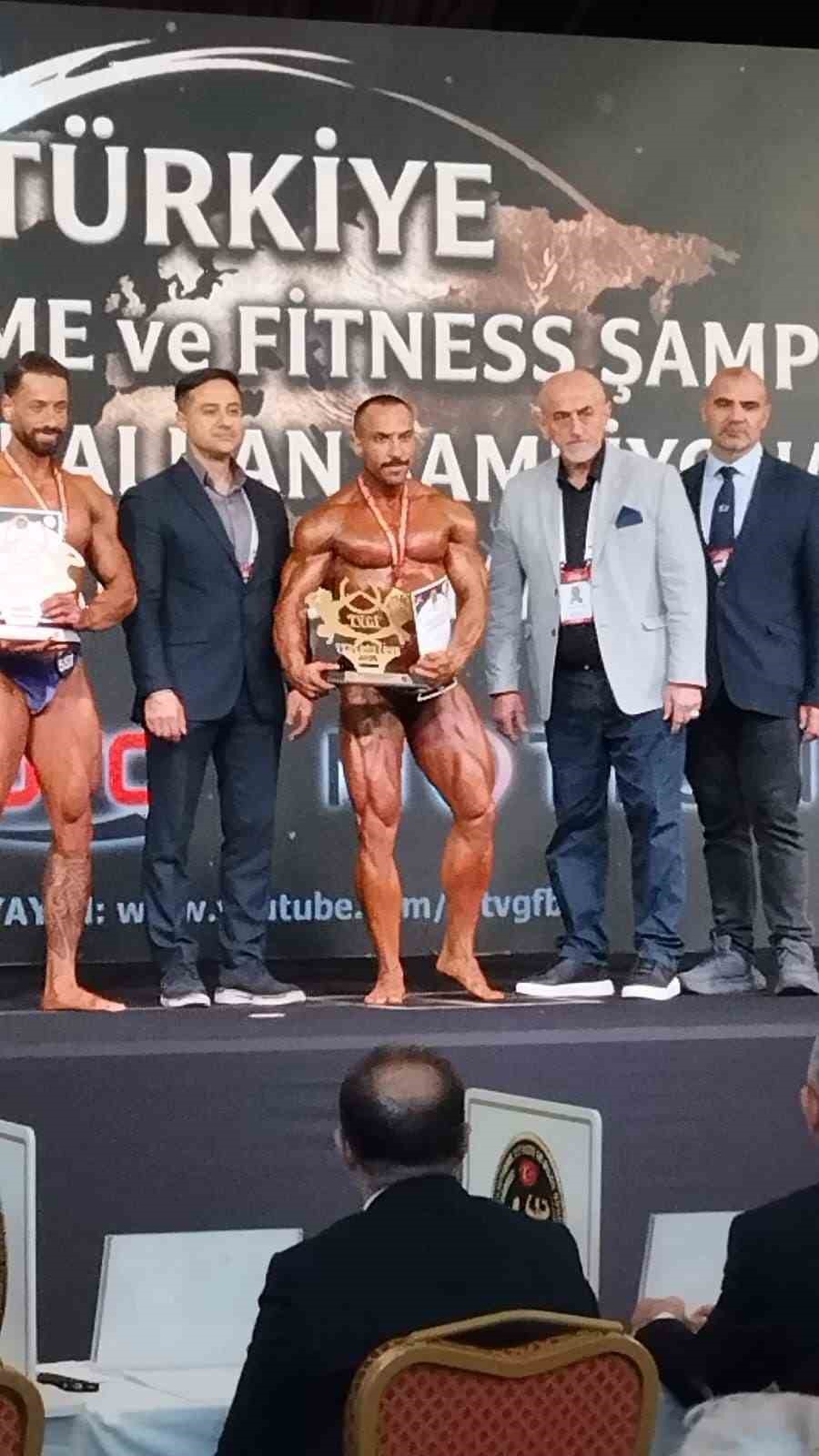 Ayvalıklı Sevinmiş T&uuml;rkiye şampiyonu oldu
