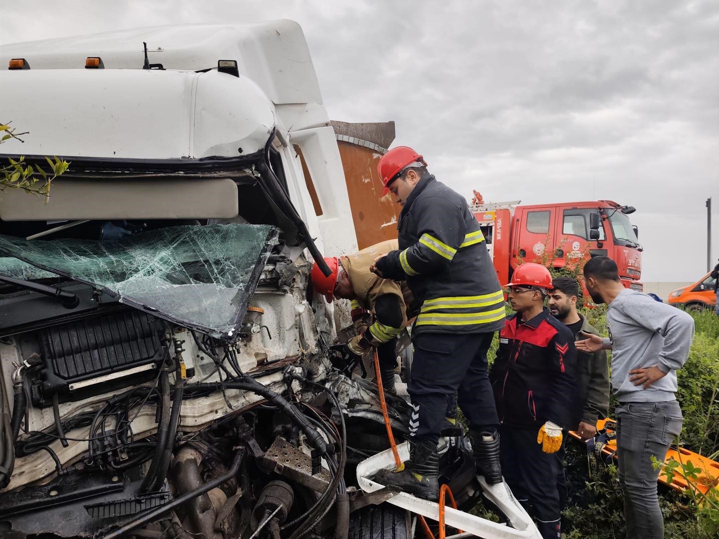 Erzin&rsquo;de tanker narenciye bah&ccedil;esine u&ccedil;tu
