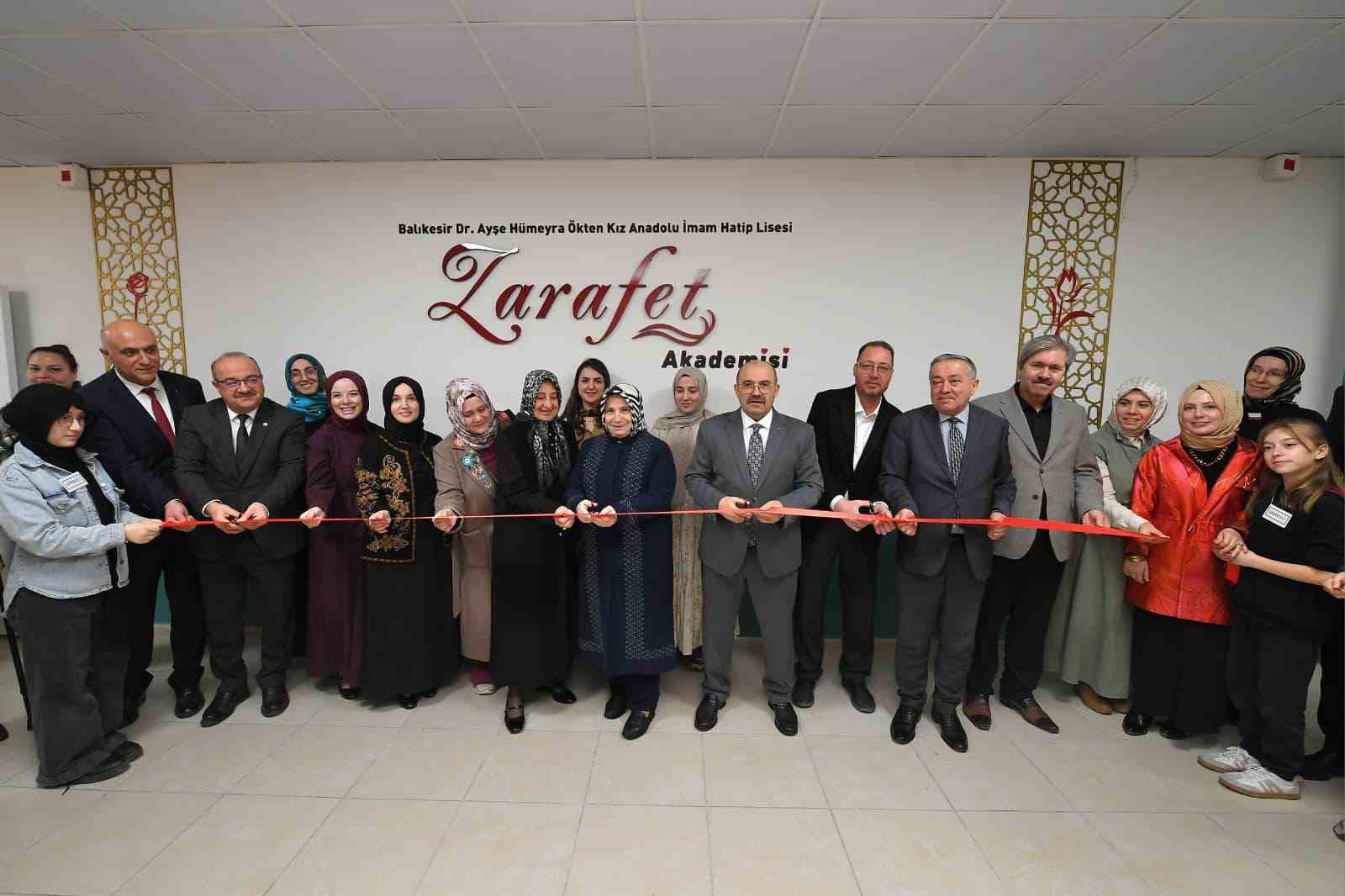 Balıkesir&rsquo;de &rsquo;Zarafet&rsquo; ve &rsquo;Edebiyat&rsquo; at&ouml;lyeleri hizmete girdi
