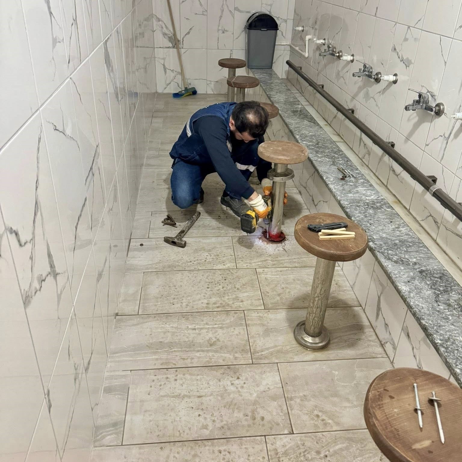 K&ouml;rfez&rsquo;de eğitim kurumlarına destek s&uuml;r&uuml;yor
