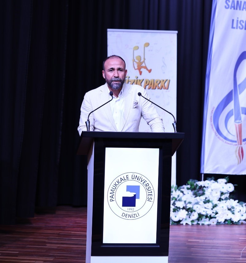 D&uuml;nyaca &uuml;nl&uuml; piyanist G&uuml;lsin Onay Denizli&rsquo;de &ouml;ğrencilerle buluştu
