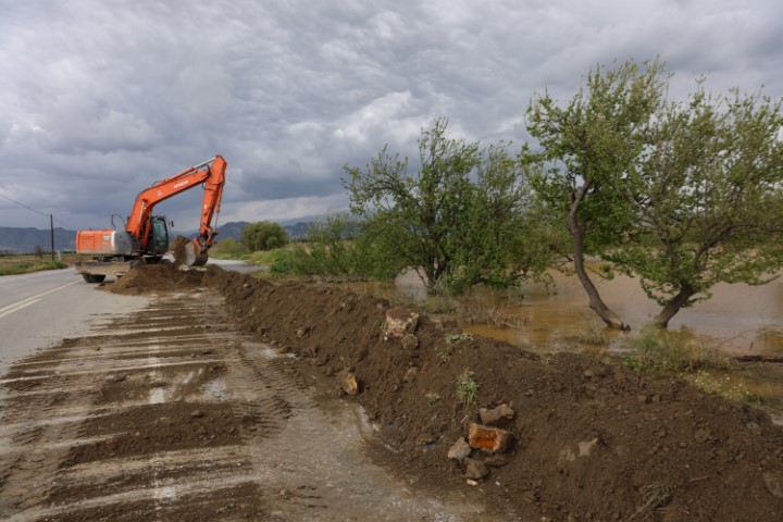 Sağanak yağış Menderes Nehri&rsquo;ni taşırdı