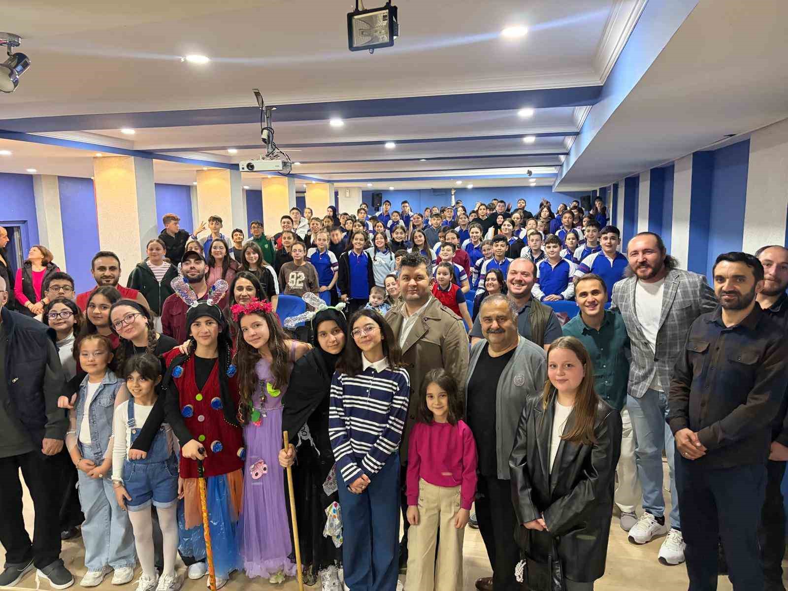 D&uuml;nya Tiyatrolar G&uuml;n&uuml;&rsquo;nde "Plastik R&uuml;yalar" sahnelendi
