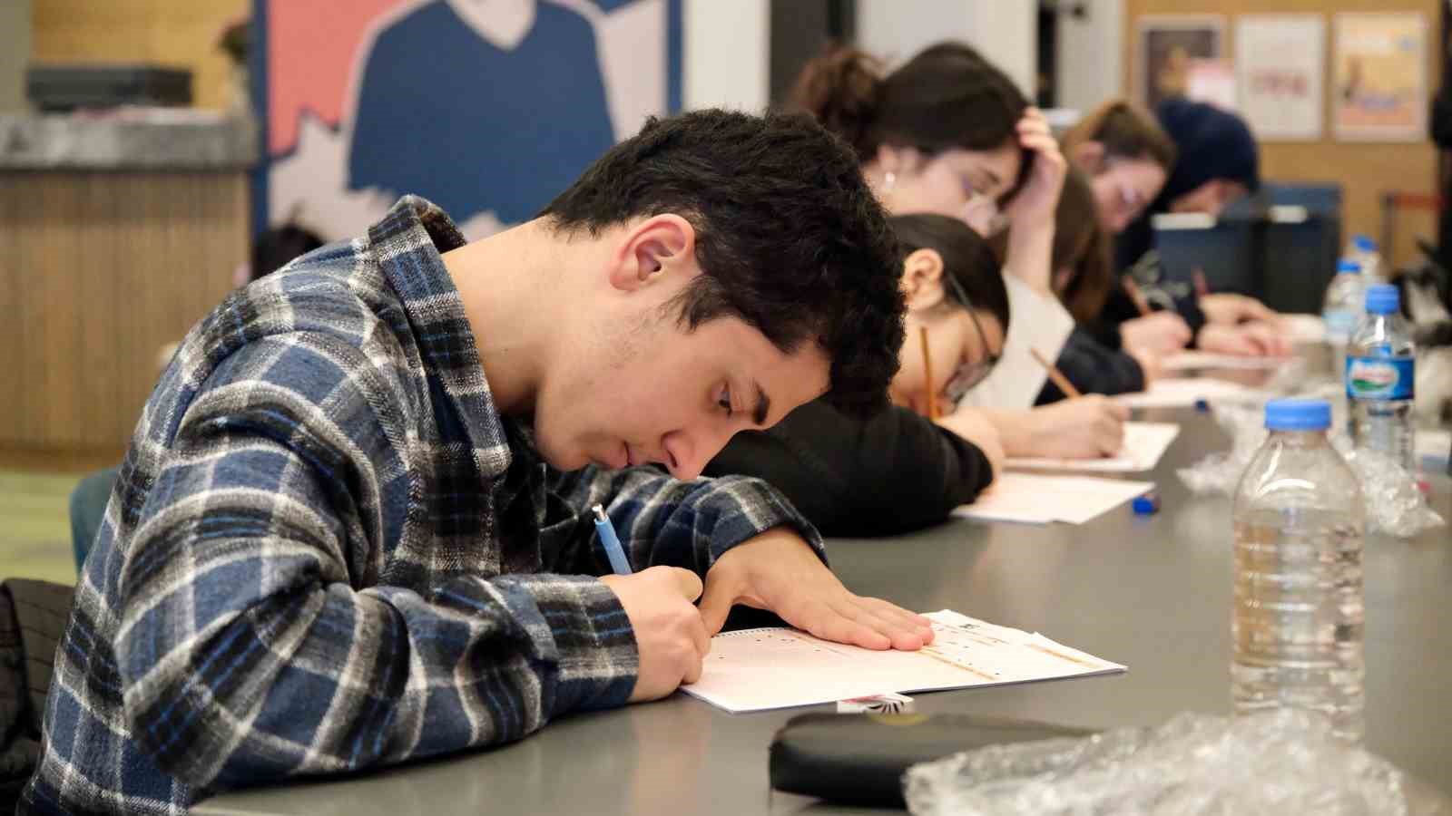 Yıldırım&rsquo;dan &ouml;ğrencilere sınav desteği
