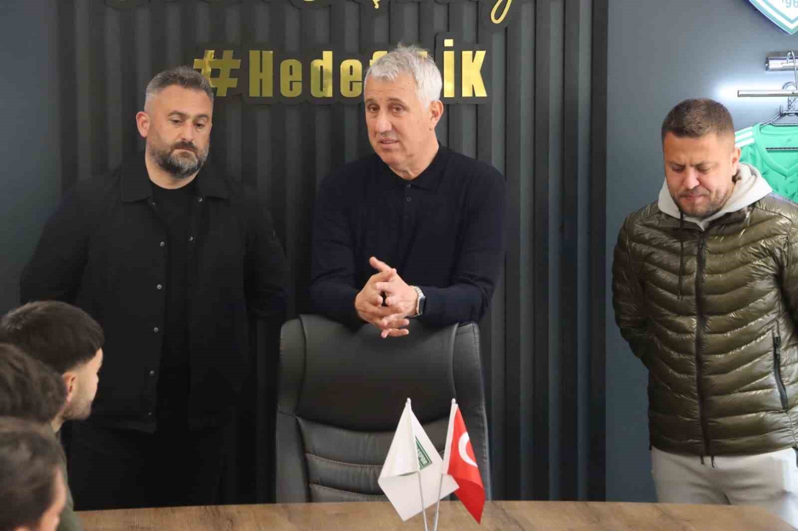 Teknik Direkt&ouml;r Durmuş, g&ouml;zyaşlarını tutamadı
