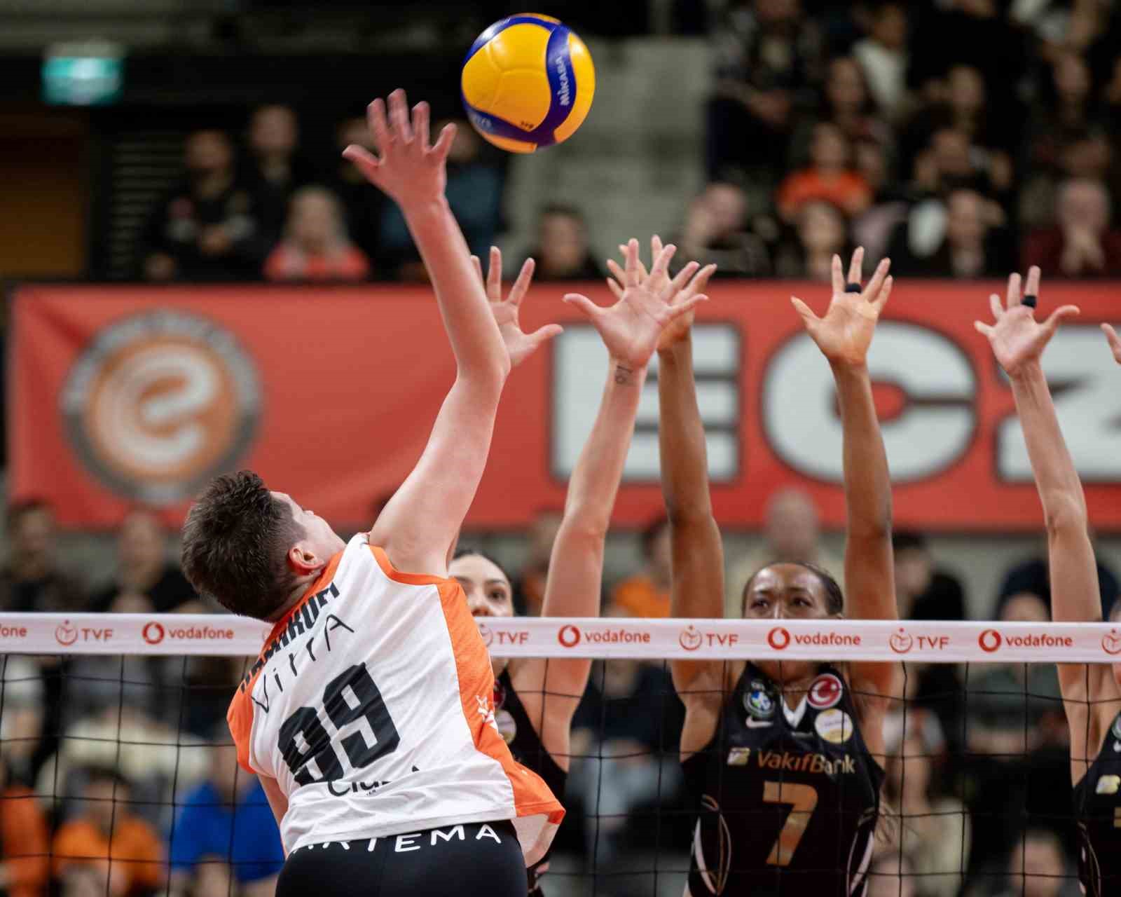 Eczacıbaşı Dynavit, play-off serisi ilk maçını kaybetti