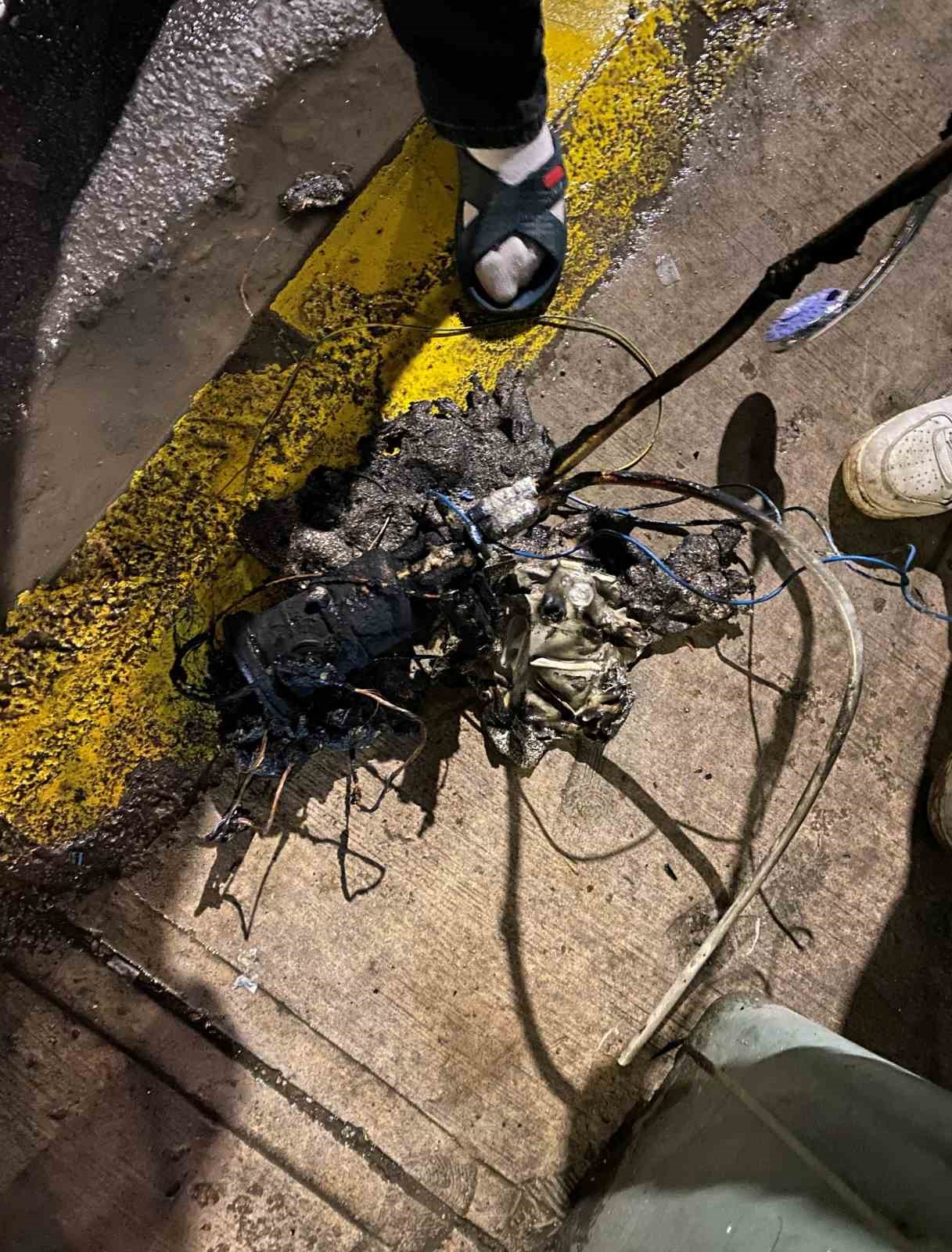 Şofben alev aldı, evdeki 6 kişilik aile b&uuml;y&uuml;k panik yaşadı
