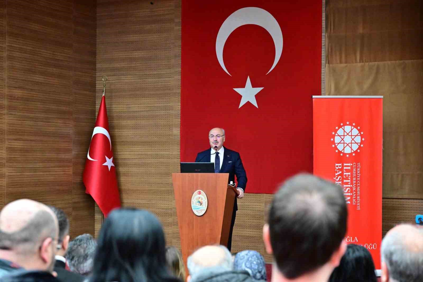 Denizlili basın mensuplarına "Sosyal Medyada Etkili İçerik Üretimi" eğitimi verildi