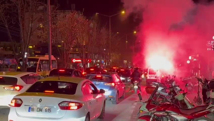 T&uuml;rkiye&rsquo;de D&uuml;nya Kupası coşkusu! Milli Takım&rsquo;ın galibiyeti yurtta b&uuml;y&uuml;k sevin&ccedil;le karşılandı