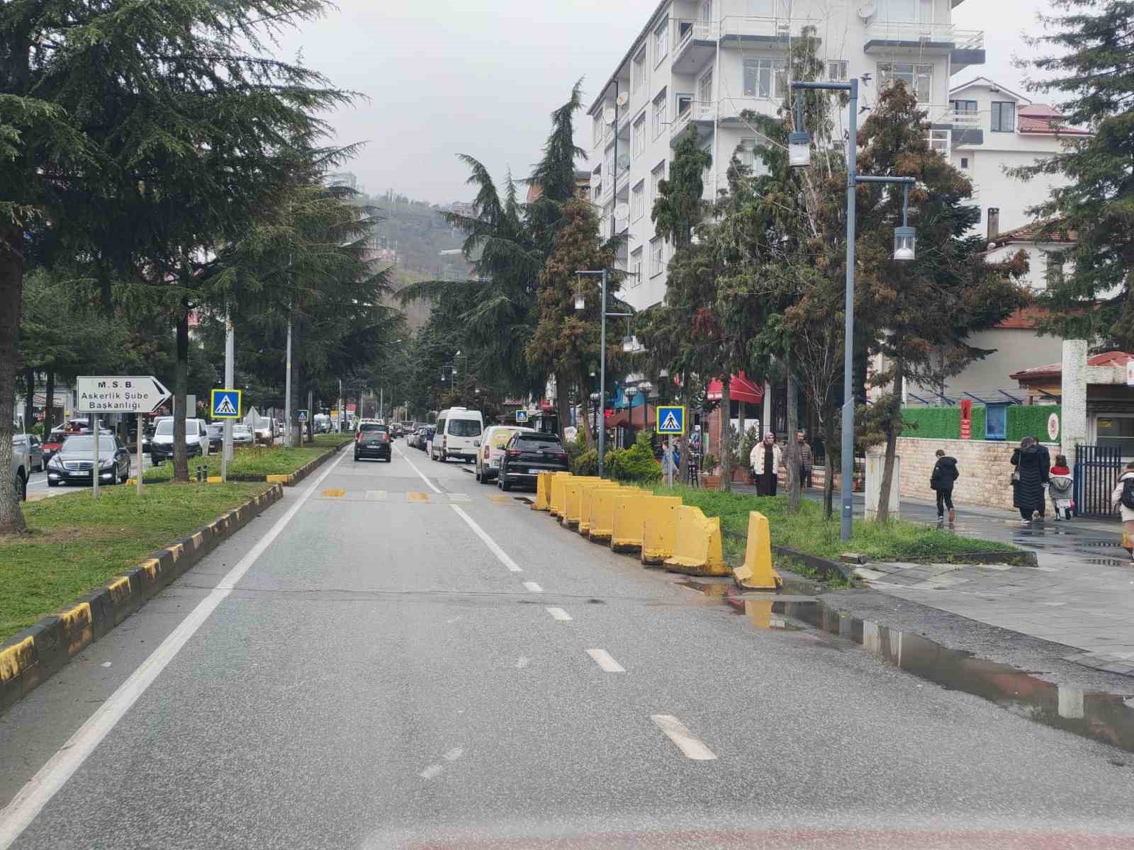 15 Temmuz akşamından kalma beton bloklar kaldırılmayı bekliyor

