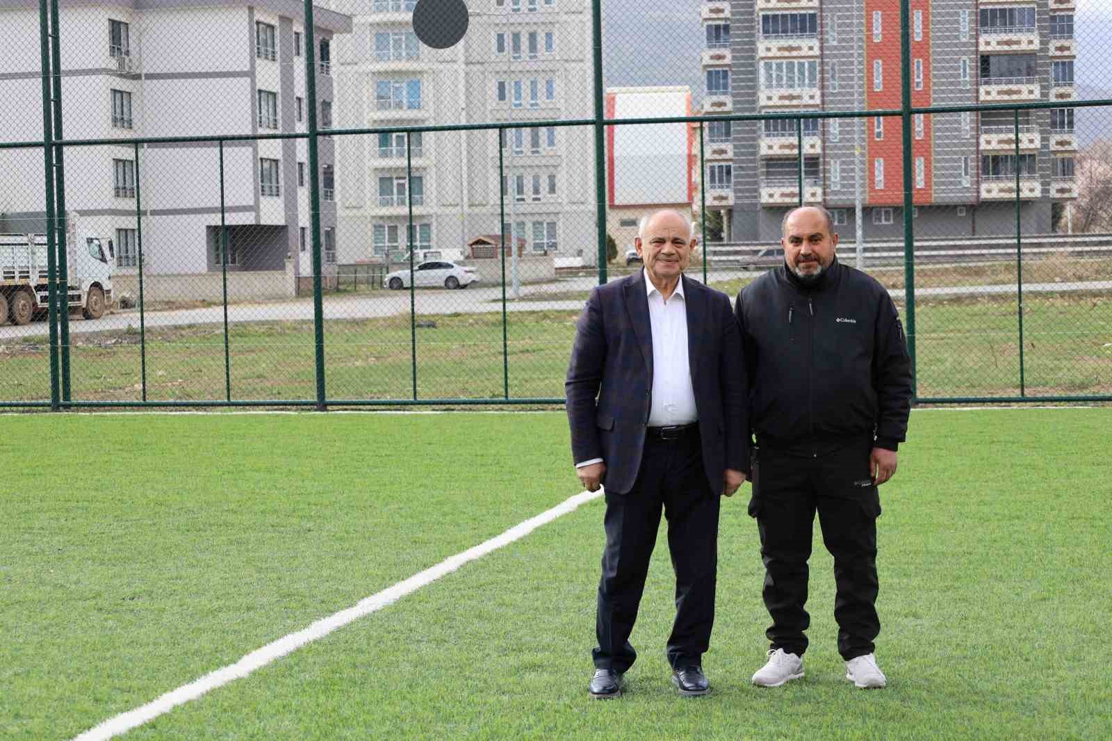 &Ccedil;iğilli Mahallesi Halı Sahası hizmete sunuldu
