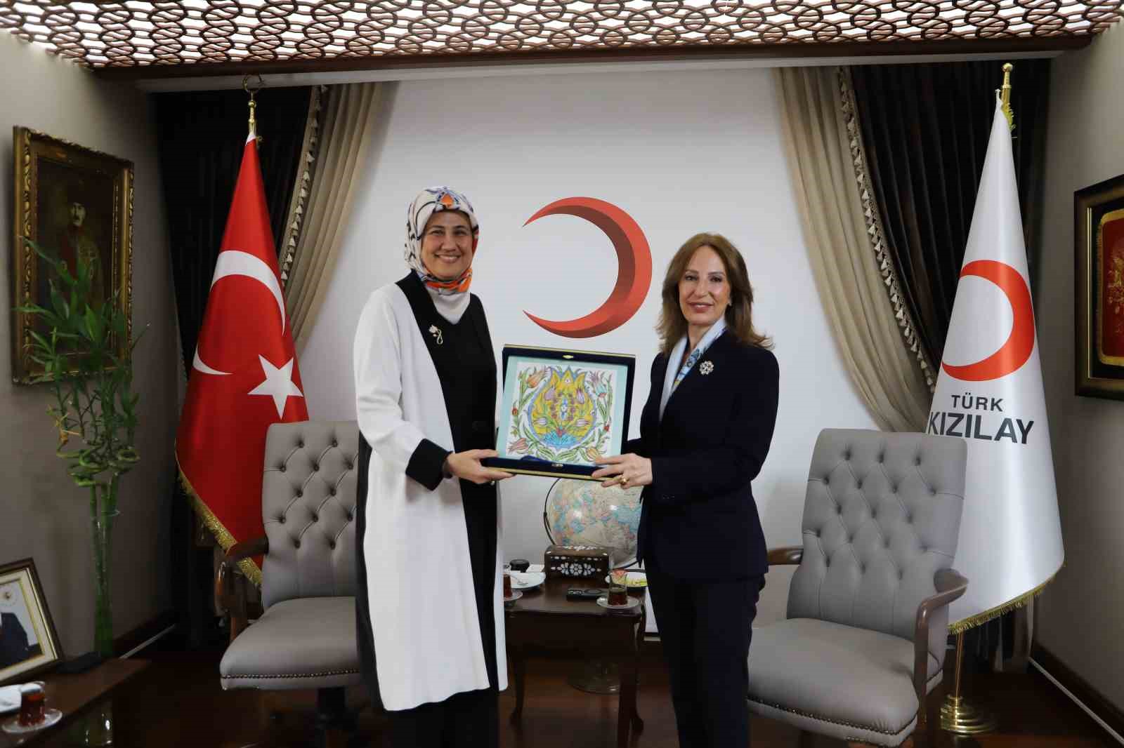 KUTSO Heyetinden T&uuml;rk Kızılay&rsquo;a ziyaret ve tebrik
