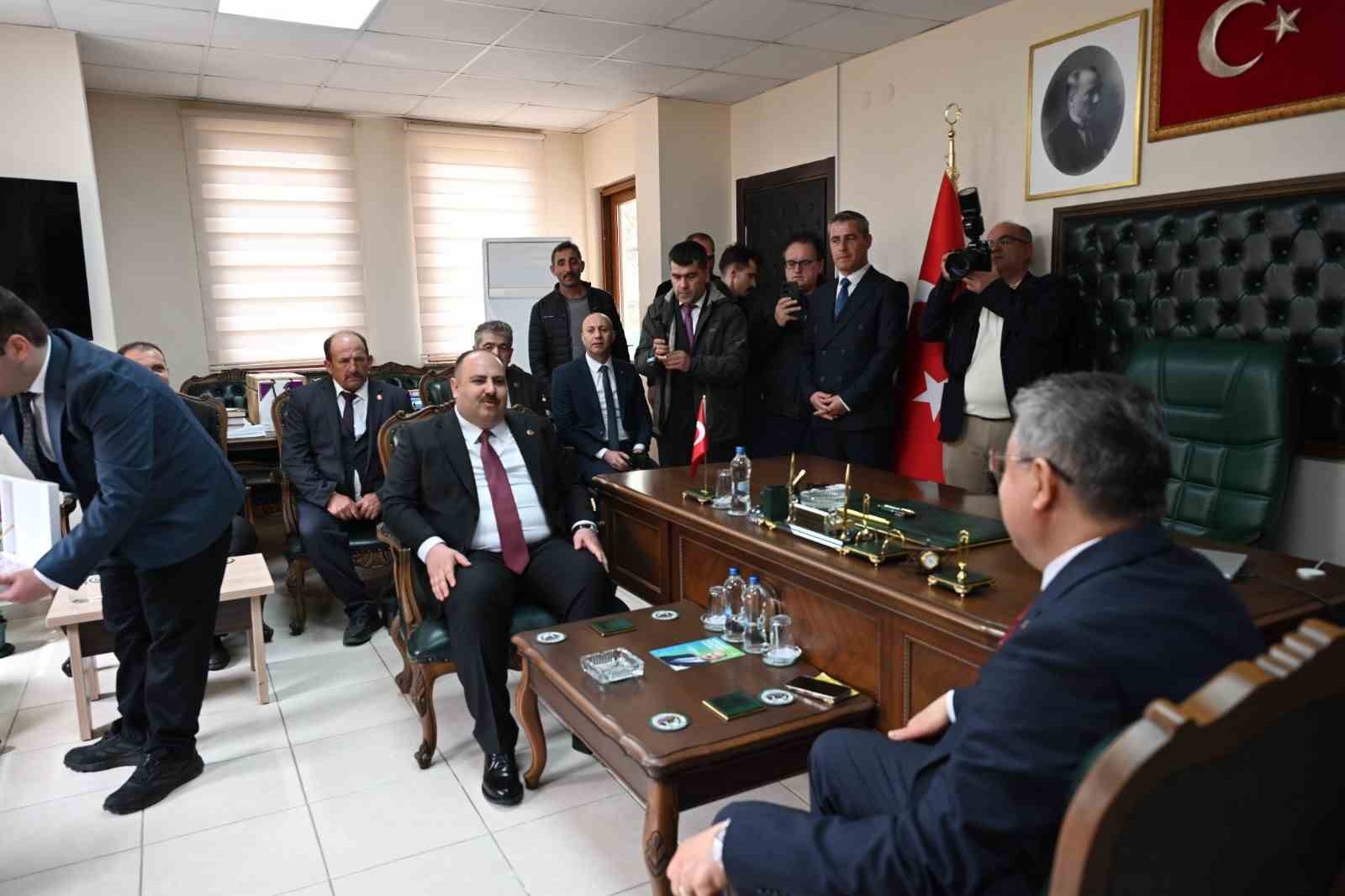 Başkan Harmancı, Vali Yılmaz&rsquo;a belediye &ccedil;alışmaları hakkında bilgi verdi
