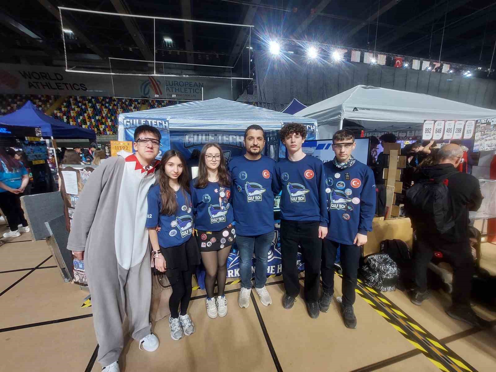 İzmitli robotik takımlar, Turknet&rsquo;in teknoloji altyapısıyla FRC&rsquo;de yarıştı
