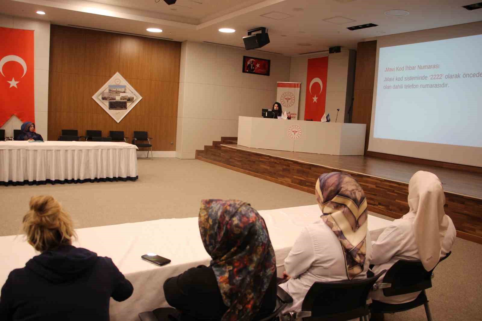 Elazığ&rsquo;da sağlık &ccedil;alışanlarına mavi kod eğitimi
