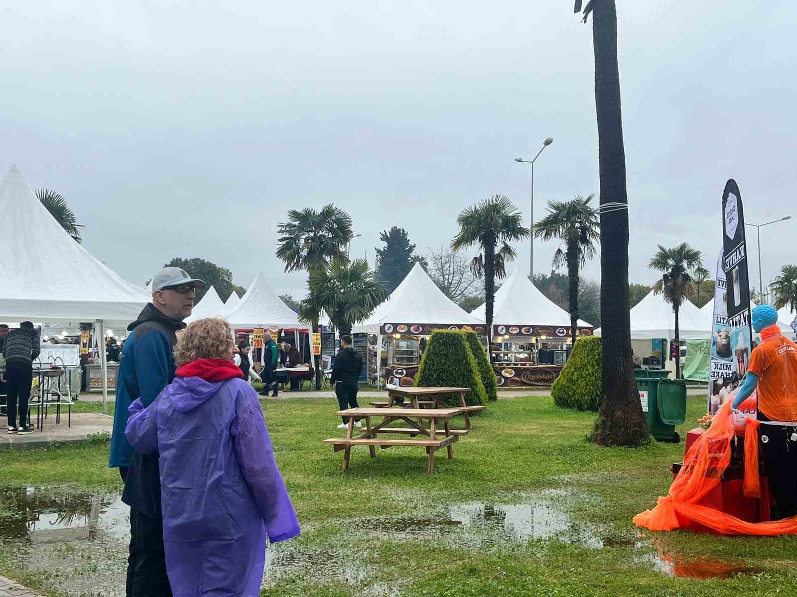 Portakal &Ccedil;i&ccedil;eği Karnavalı&rsquo;na yağmur engeli
