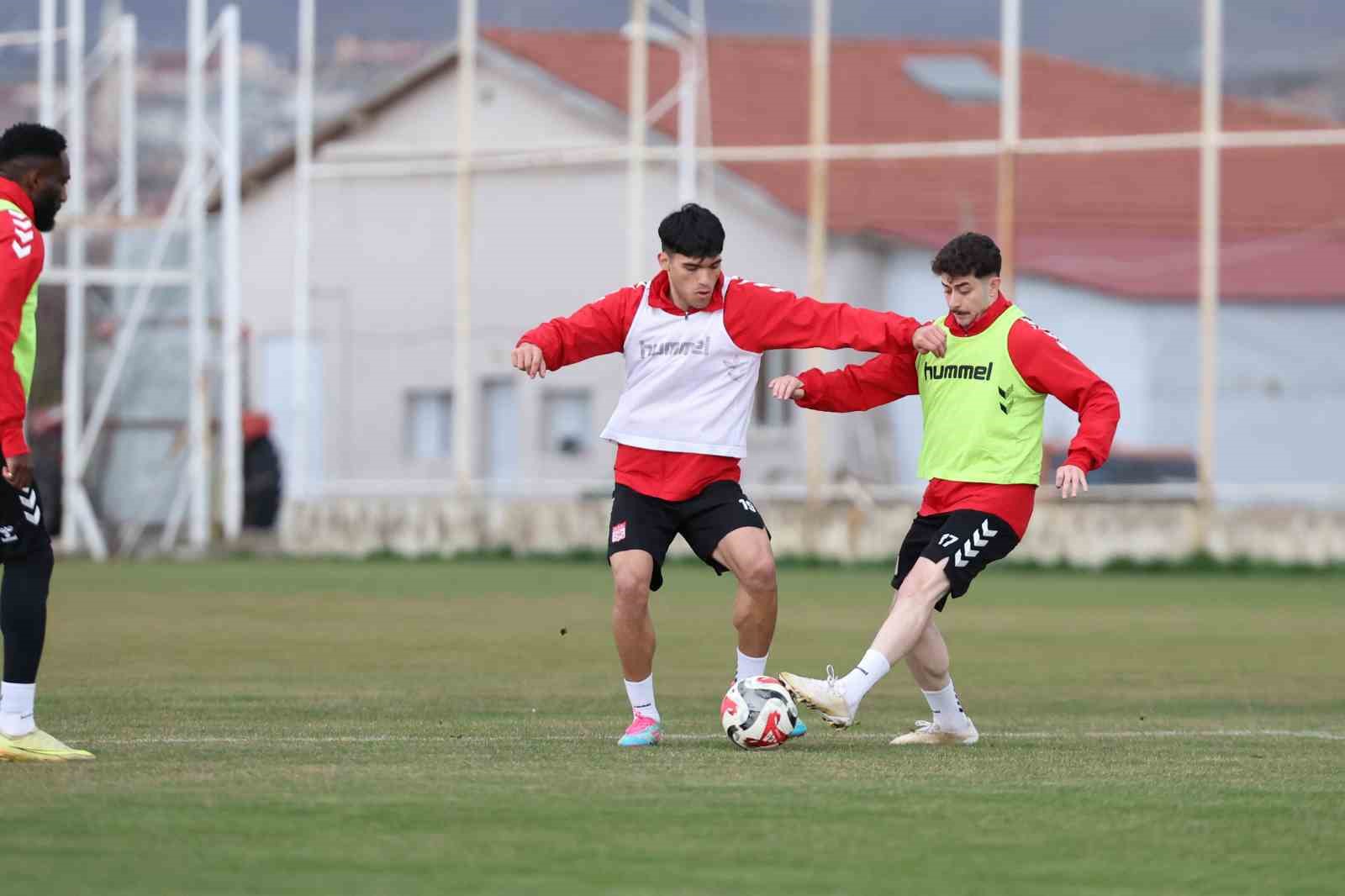 Sivasspor&rsquo;da Esenler Erokspor ma&ccedil;ı hazırlıkları s&uuml;r&uuml;yor
