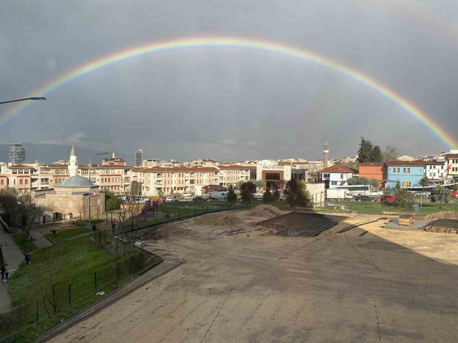 Bursa&rsquo;da yağmur sonrası g&ouml;kkuşağı ş&ouml;leni
