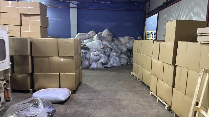 Tarihi baskın: Atık tesisi değil sigara fabrikası, 170 milyon TL&rsquo;lik &uuml;r&uuml;n ele ge&ccedil;irildi