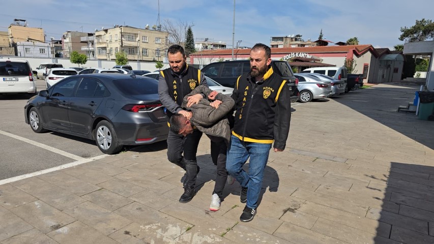 3 kadının telefonunu yankesicilik y&ouml;ntemiyle &ccedil;aldı, ifadesi şaşkına &ccedil;evirdi: 