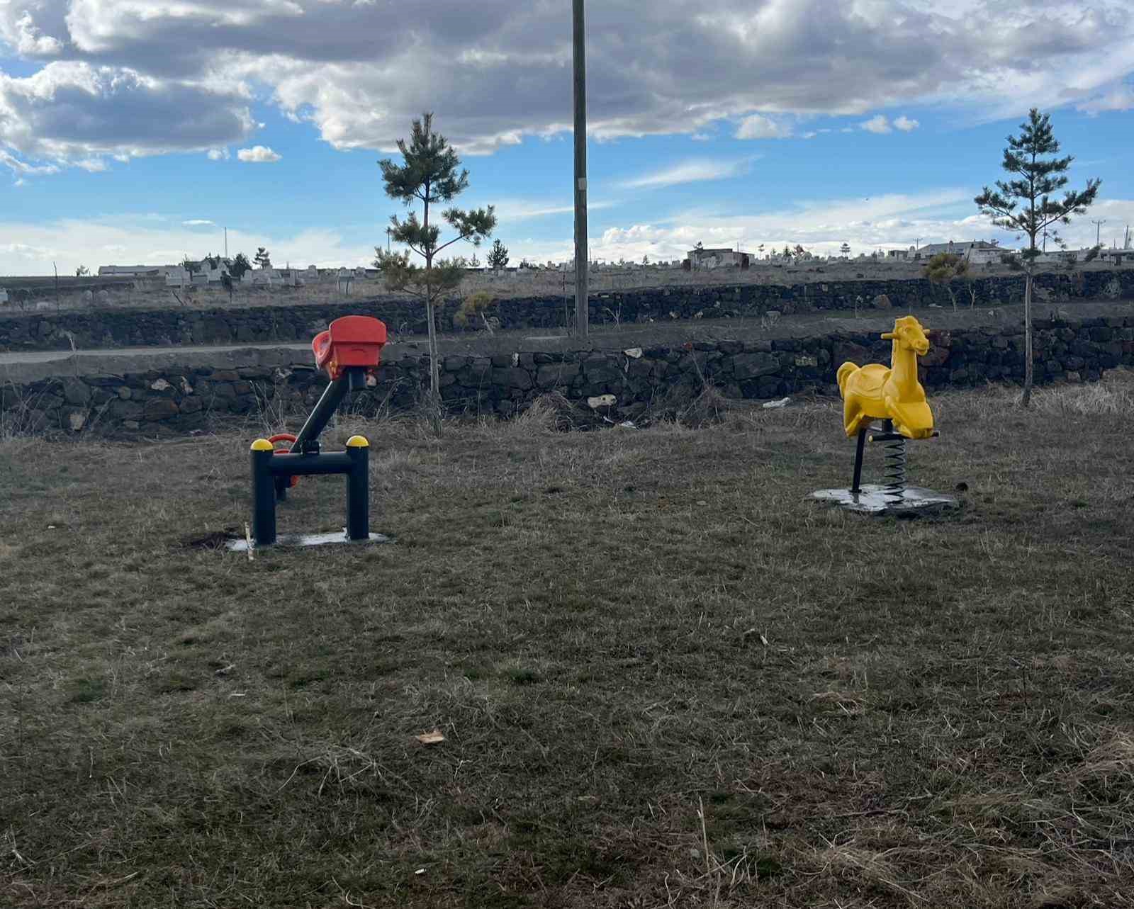 Akyaka&rsquo;da &ccedil;ocuklara park m&uuml;jdesi ger&ccedil;ek oldu
