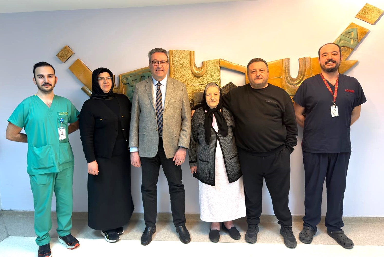 V&uuml;cudundan 3,7 kiloluk t&uuml;m&ouml;r &ccedil;ıkartılan hasta sağlığına kavuştu
