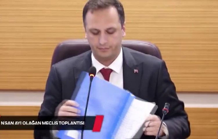 Bornova Belediye Meclisi&rsquo;nde &rsquo;sevgili kontenjanı&rsquo; gerginliği