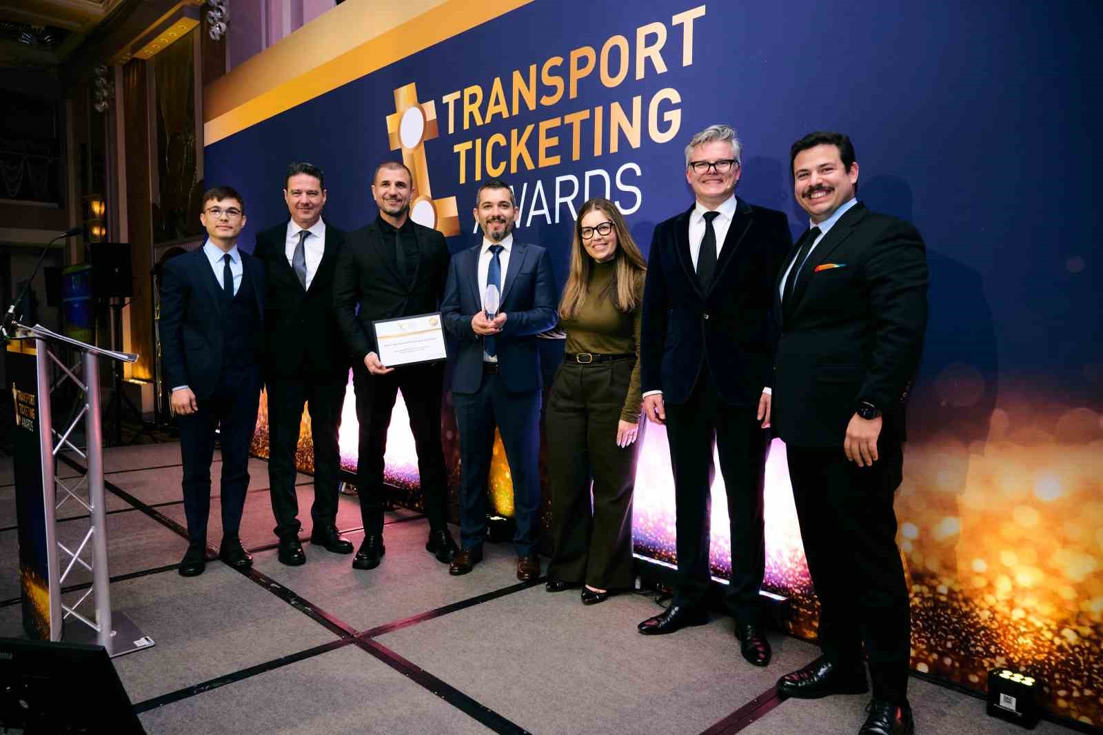 Antalyakart Londra&rsquo;dan birincilikle d&ouml;nd&uuml;: "Mobil Engelli Bildirimi" &ouml;d&uuml;l kazandırdı
