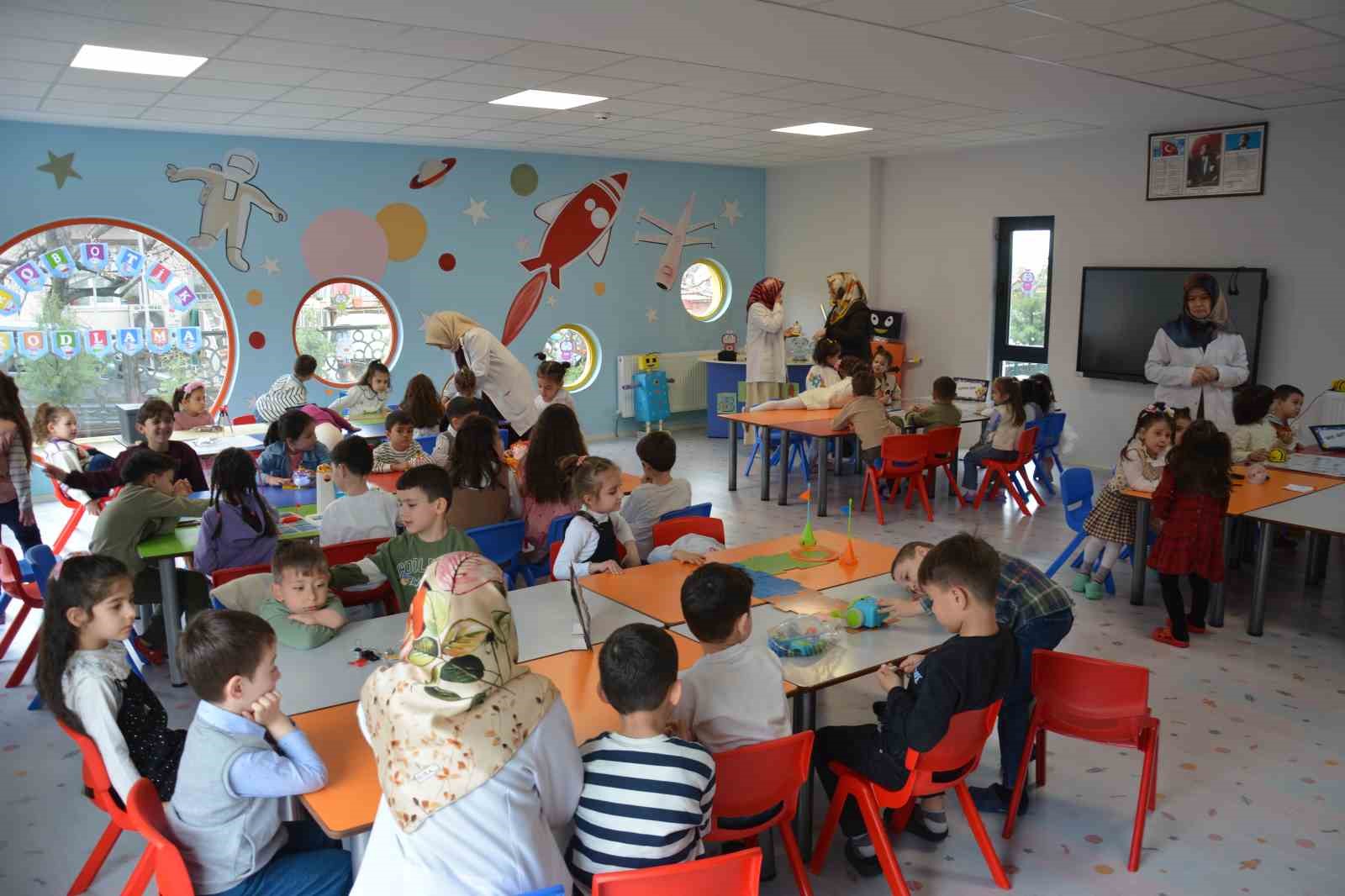 Kur&rsquo;an kursunun minik &ouml;ğrencilerinden Robotik Kodlama Şenliği
