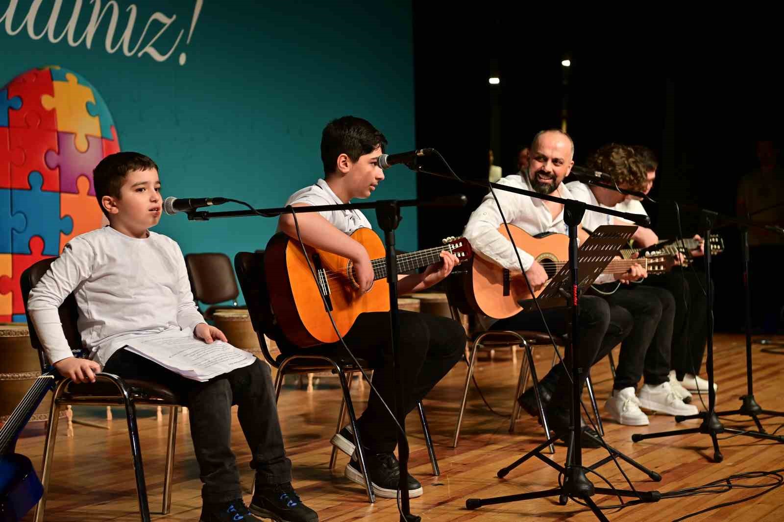 Bah&ccedil;elievler&rsquo;de Otizm Farkındalık Haftası&rsquo;nda &ccedil;ocuklar performanslarını sergiledi
