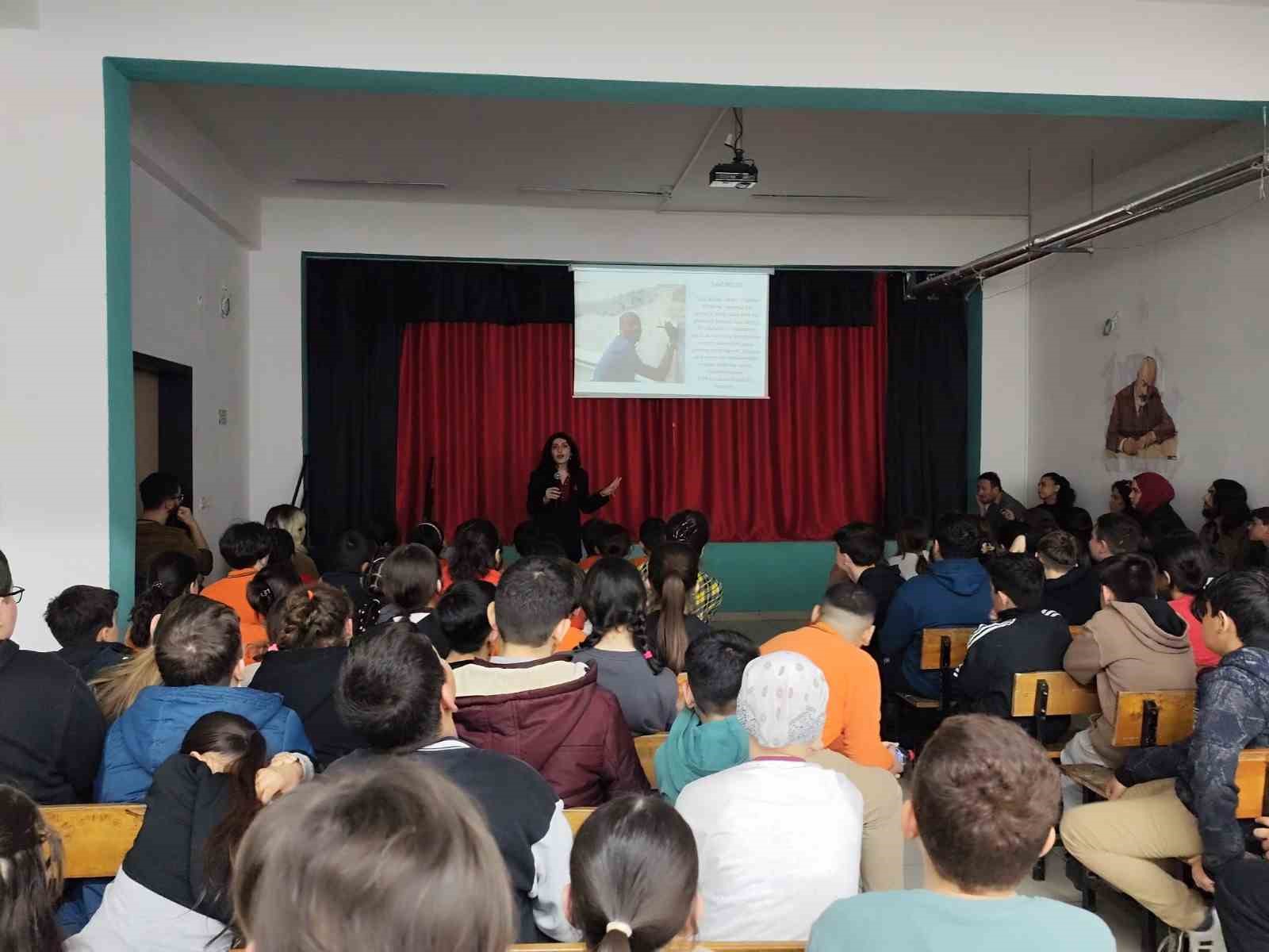 Eğitim Fak&uuml;ltesi&rsquo;nden otizm farkındalığına katkı
