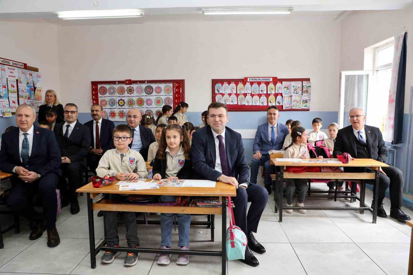 Miniklere ’Güvenli Gelecek’ eğitimi
