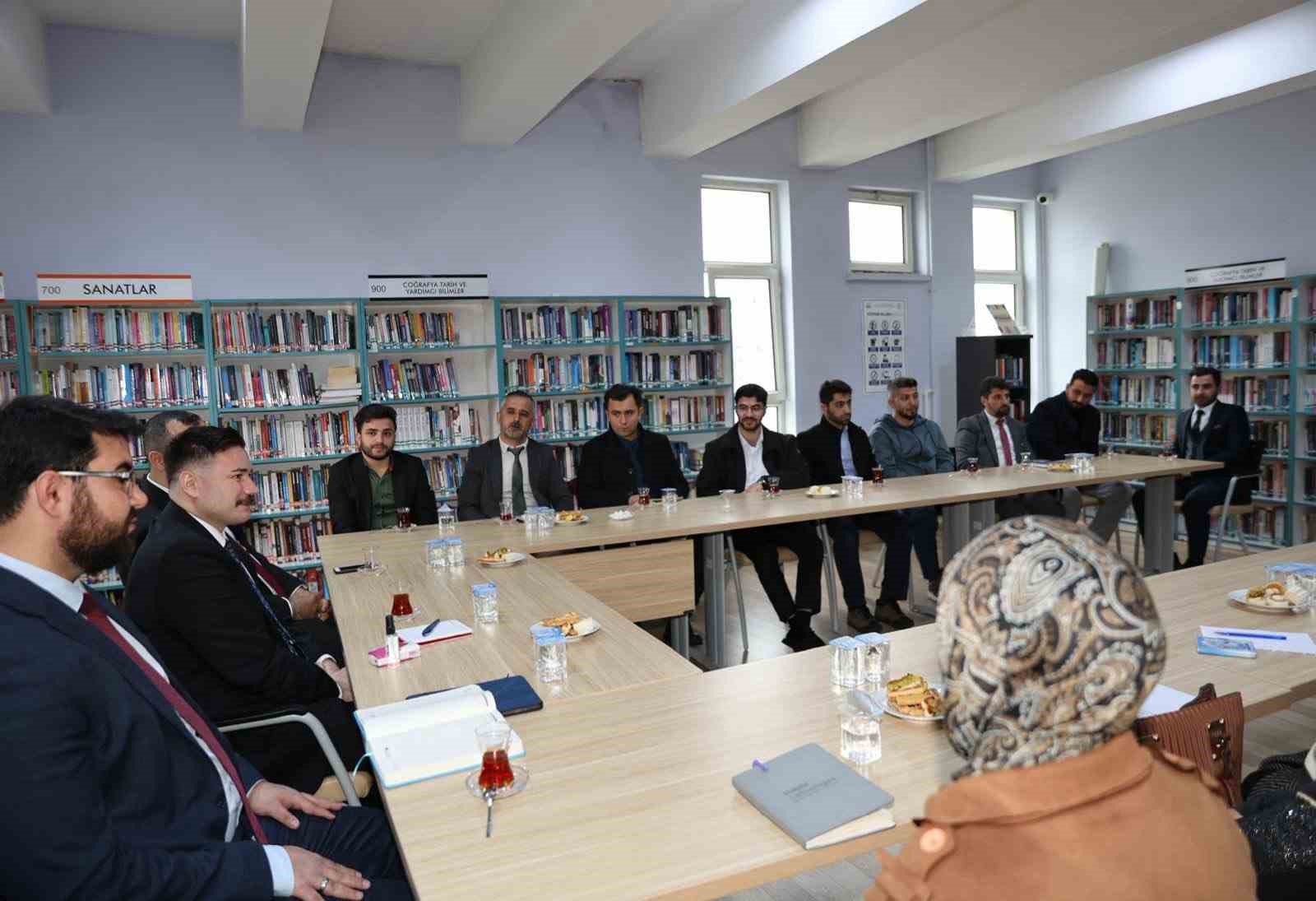 G&ouml;k&ccedil;eada Kaymakamı m&uuml;ft&uuml;l&uuml;k personeliyle bir araya geldi
